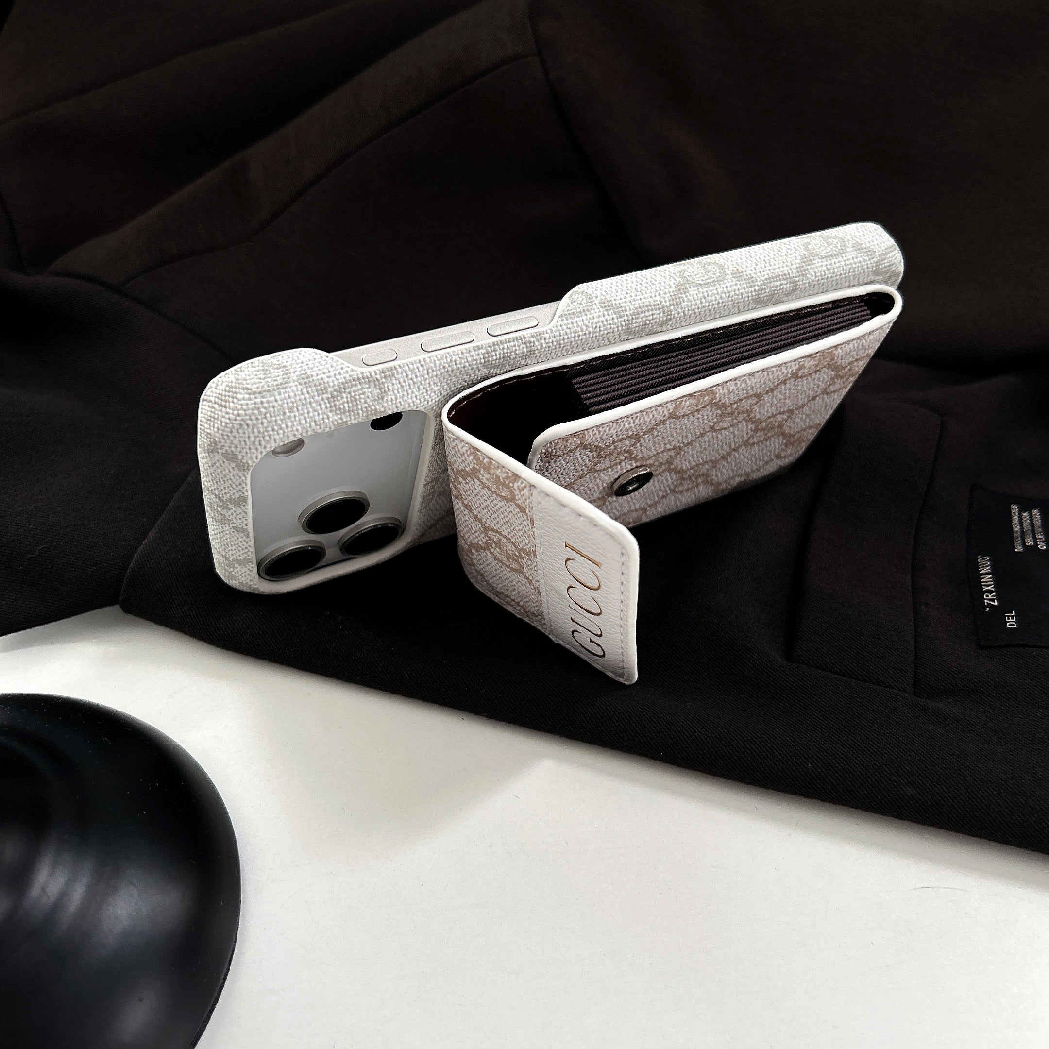 Elegant  GG iPhone Case With Card Holder For iPhone 17 Series-CYGG141