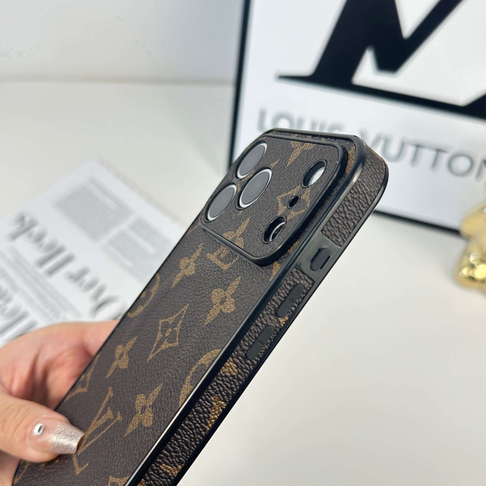 Classic Leather Monogram Magnetic iPhone Case（Compatible With Magsafe）For iPhone 17 Series-CYLV034