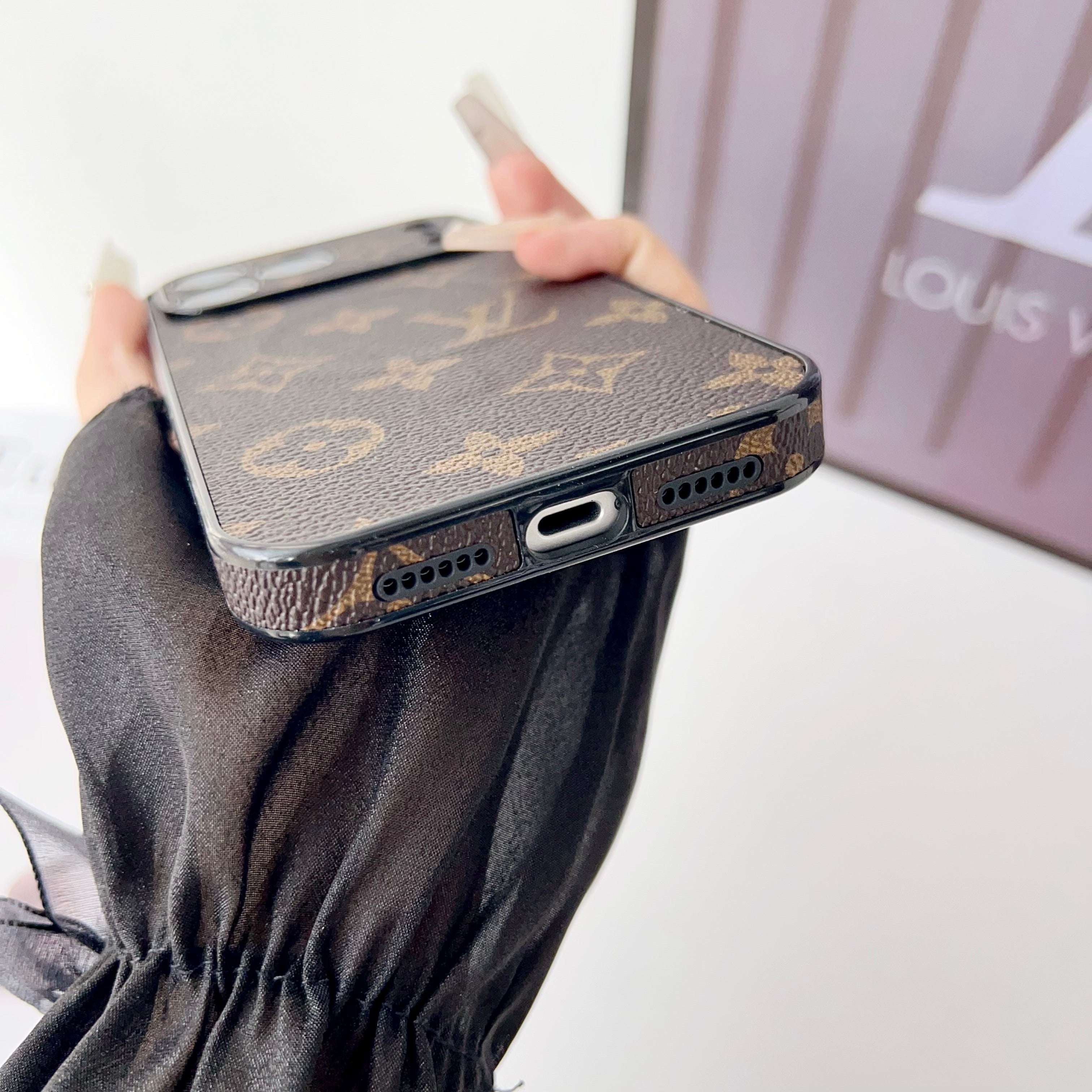 Premium Leather Monogram iPhone Case （Magsafe） For iPhone 17 Series-CYLV059