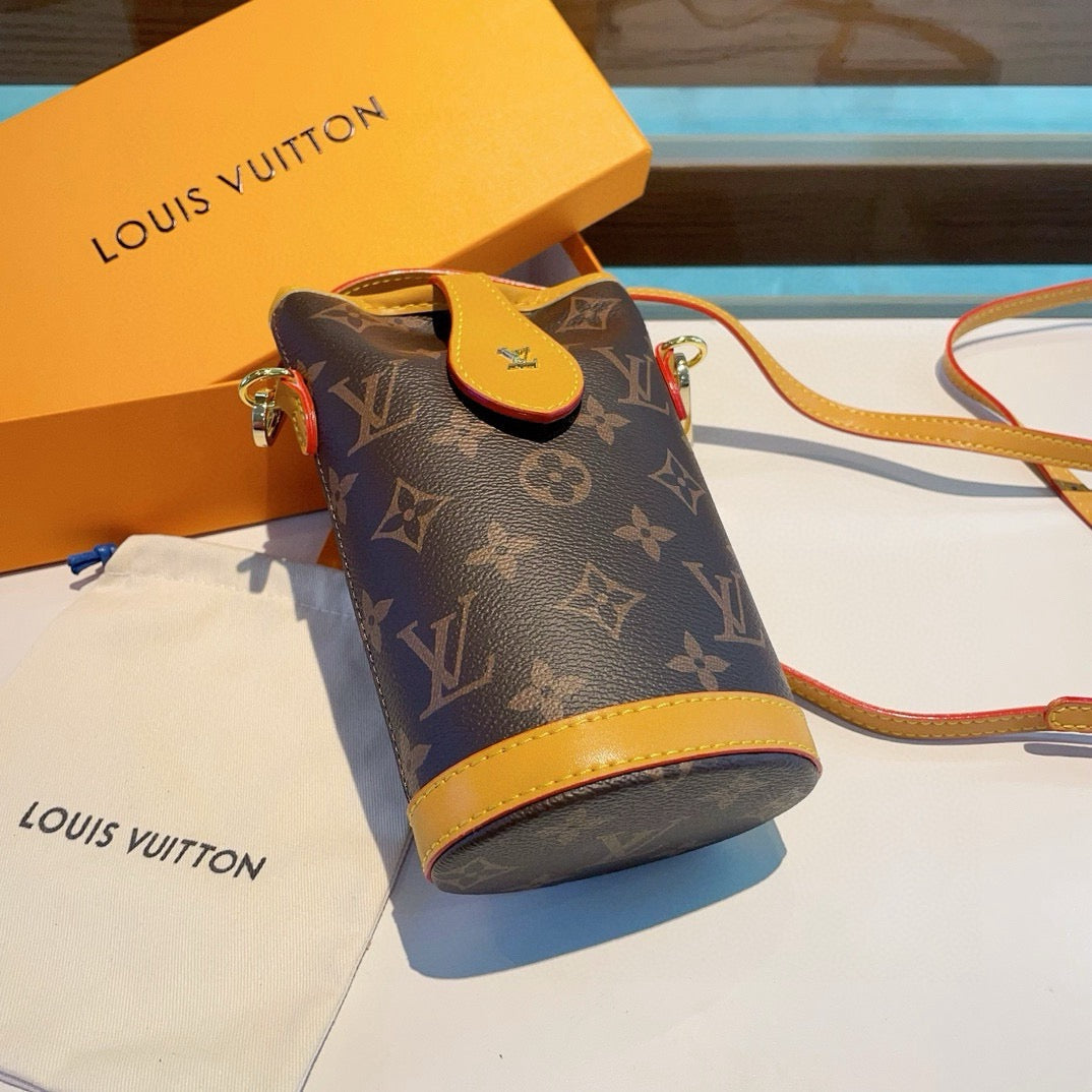 Leather Monogram Crossbody Phone Bag-CYLV153