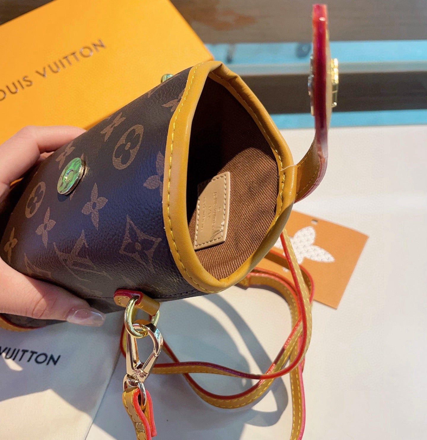 Leather Monogram Crossbody Phone Bag-CYLV153