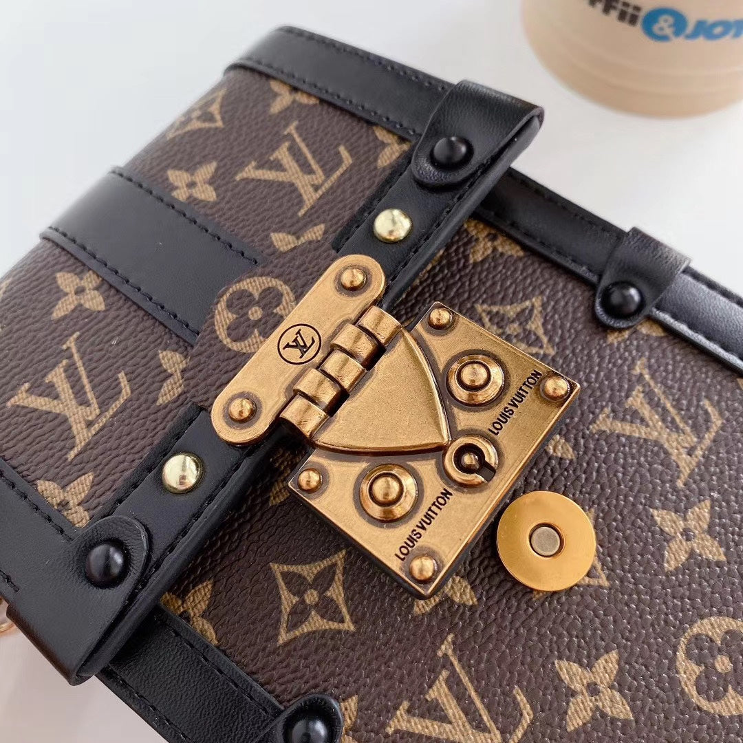 High-quality Monogram Phone Bag with Gold Chain Strap-CYLV229